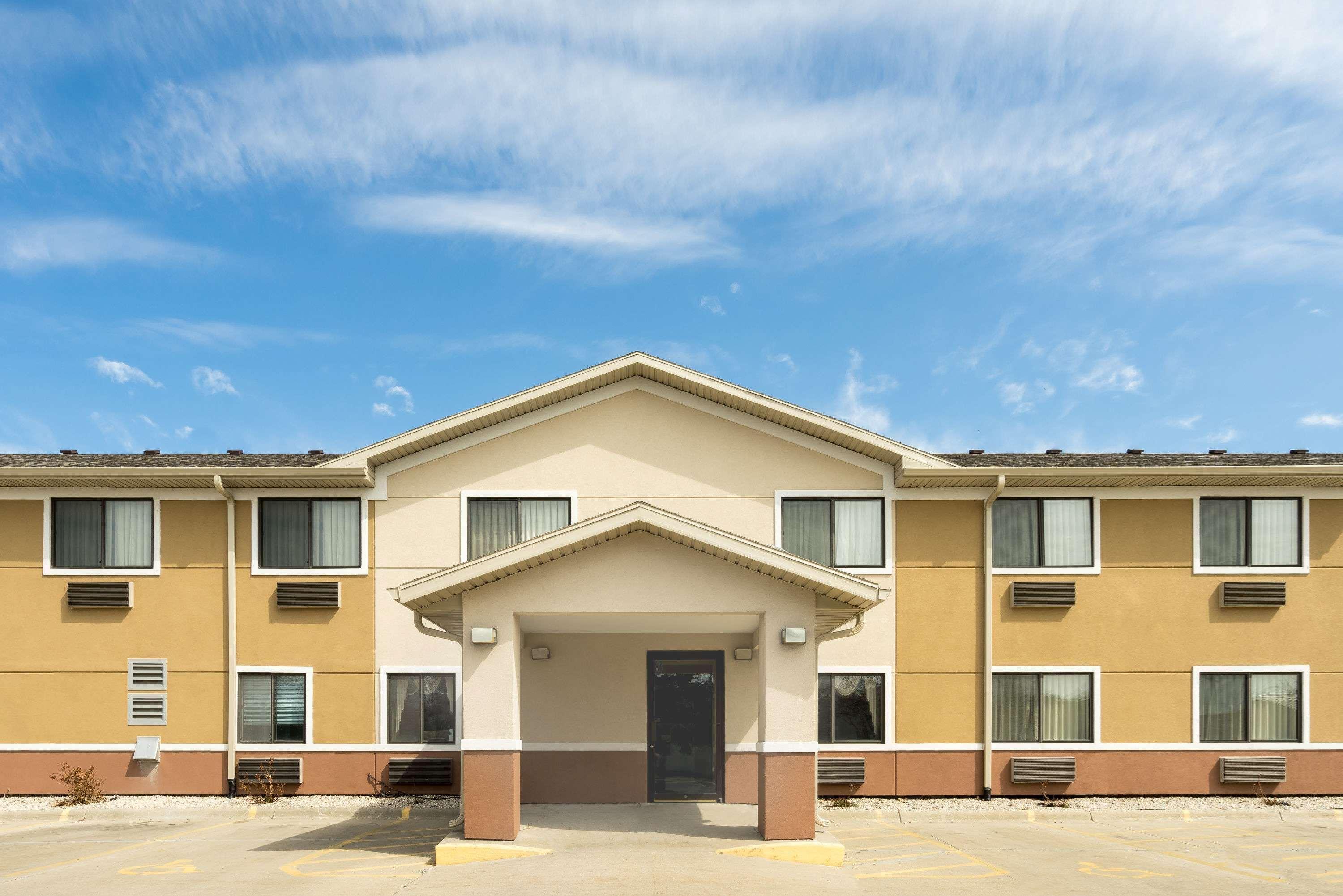 Super 8 By Wyndham Fond Du Lac Exterior photo