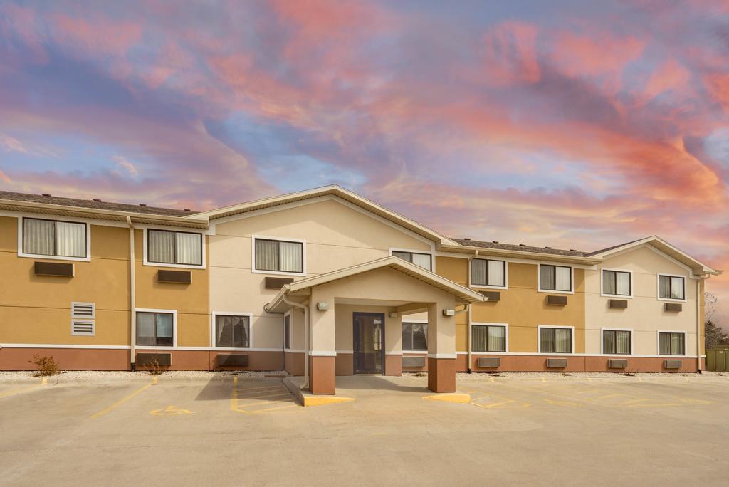 Super 8 By Wyndham Fond Du Lac Hotel Exterior photo